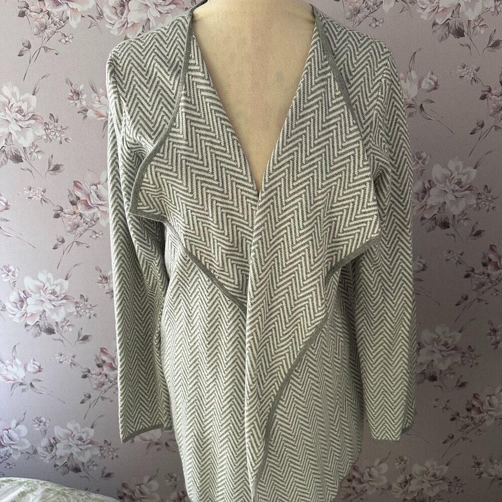 Vince Camuto Cream and Gray Herringbone Open Cardigan